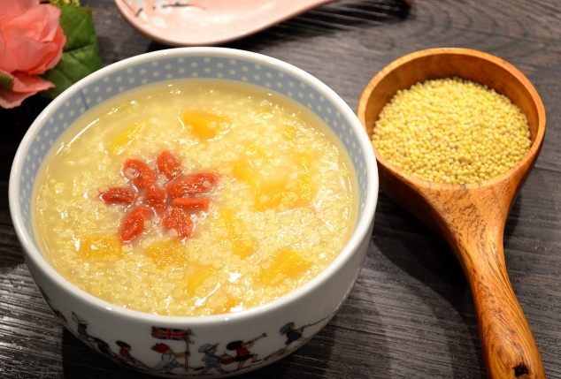 小米粥功效 小米粥功效