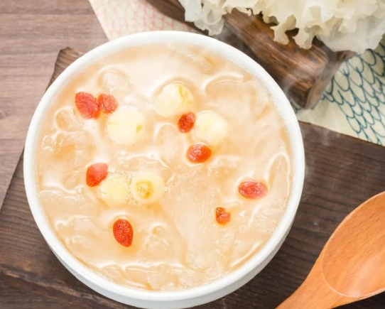 白木耳蓮子湯 白木耳蓮子湯