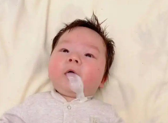 嬰兒吐奶處理 嬰兒吐奶處理