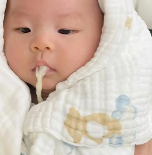 新生兒吐奶 新生兒吐奶