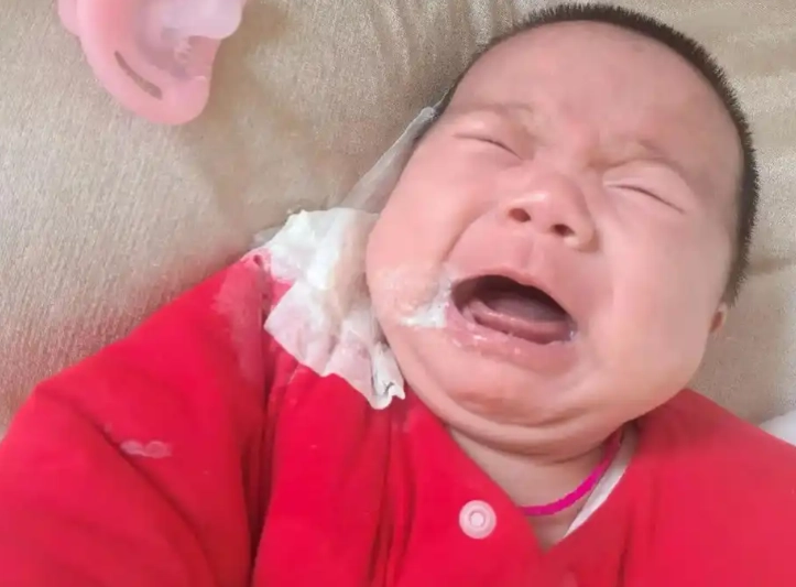嬰兒吐奶處理 嬰兒吐奶處理